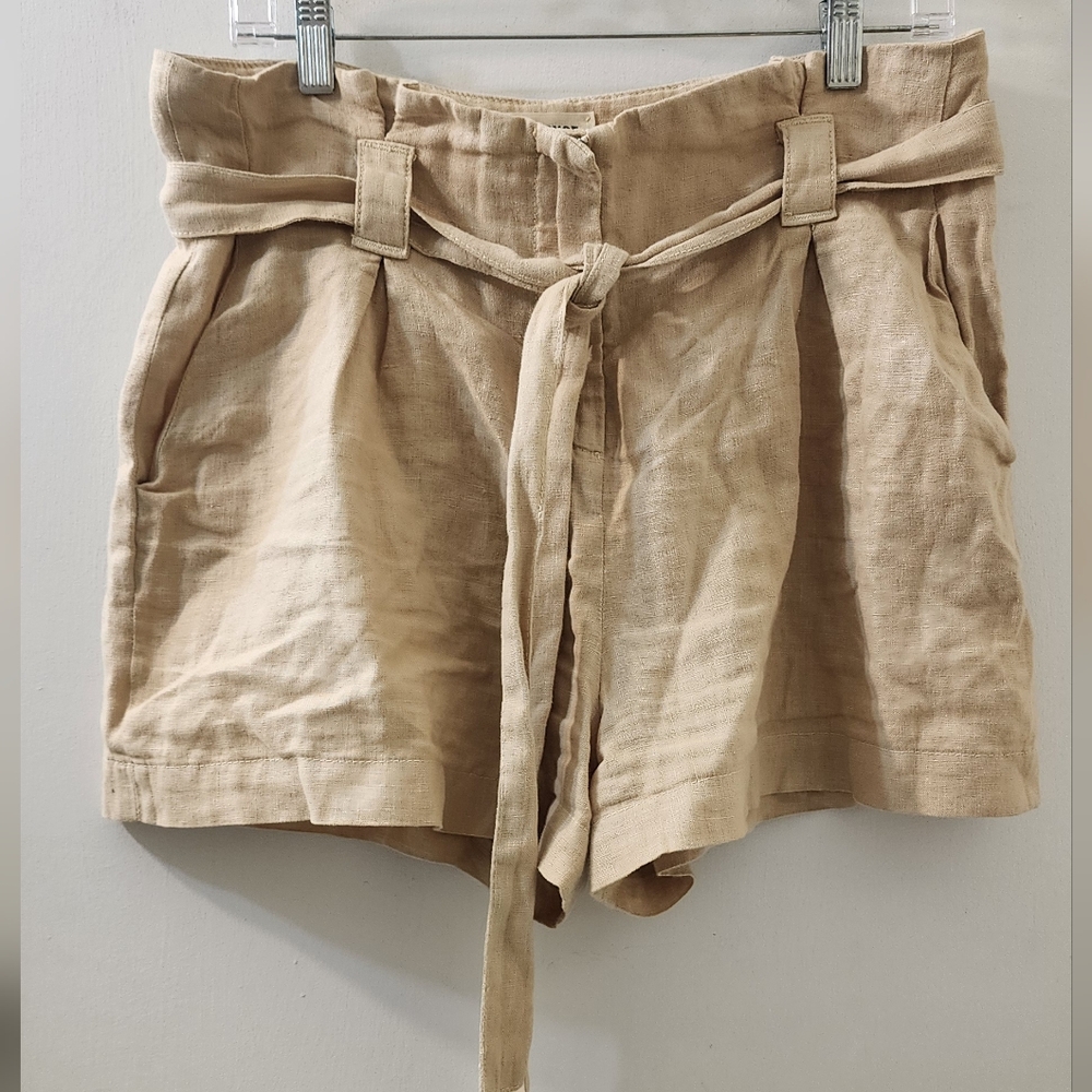 L'Agence Women's Tan Linen Shorts, Size Medium.‎